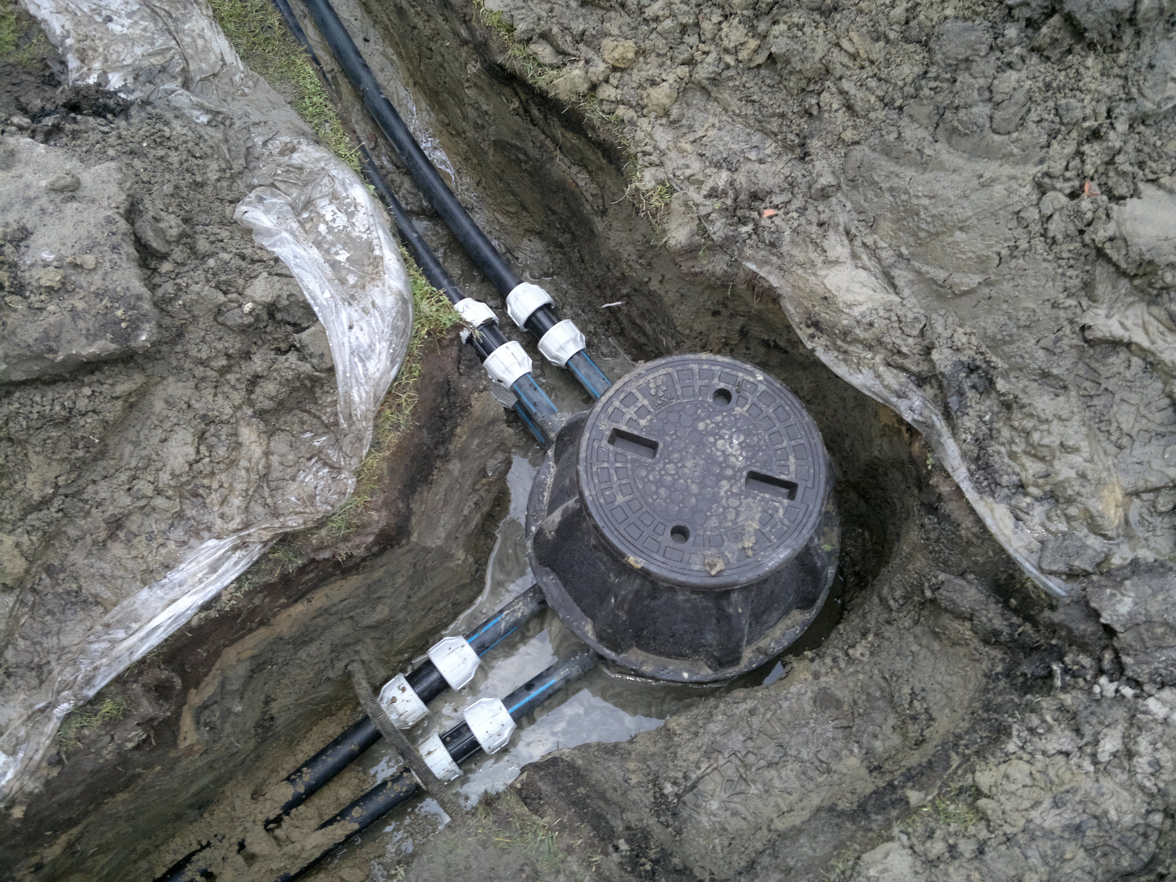 Прокладка кабелей в каналах в земле